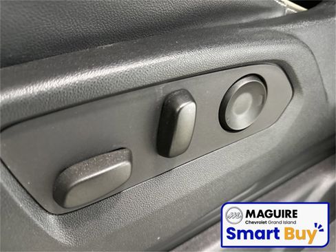 Used 2022 GMC Yukon XL SLT w/ SLT Premium Package image 16