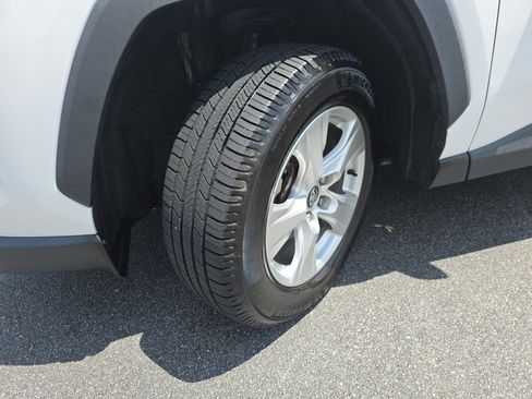 Used 2021 Toyota RAV4 XLE w/ Convenience Package FWD image 33