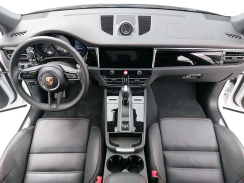 Used 2025 Porsche Macan S image 11