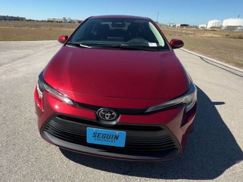 Used 2025 Toyota Corolla LE image 3