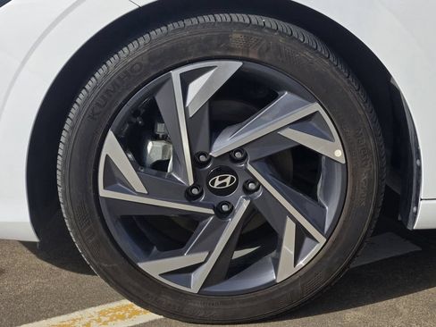 Used 2025 Hyundai Elantra Sport FWD image 9