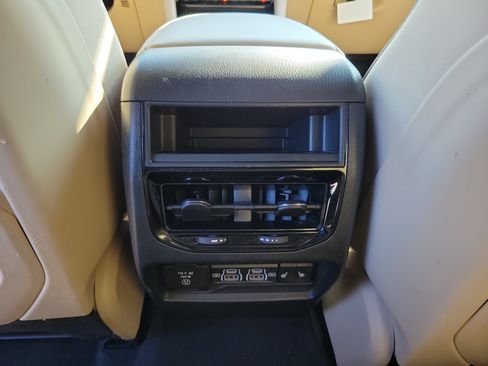 Used 2024 Jeep Grand Cherokee Limited w/ Luxury Tech Group II AWD/4WD image 10