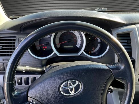 Used 2011 Toyota Tacoma PreRunner w/ SR5 Pkg #2 image 17