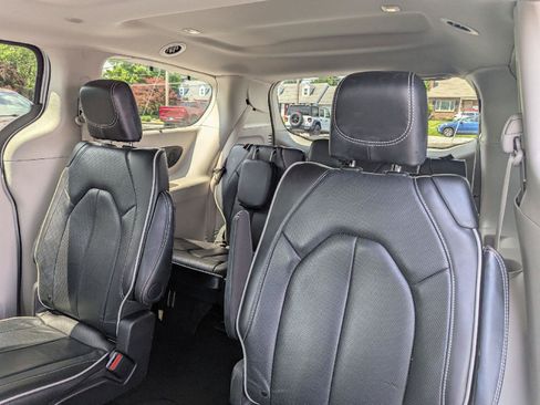 Used 2024 Chrysler Pacifica Limited FWD image 21