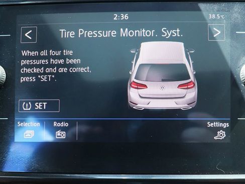 Used 2018 Volkswagen Golf SE image 48