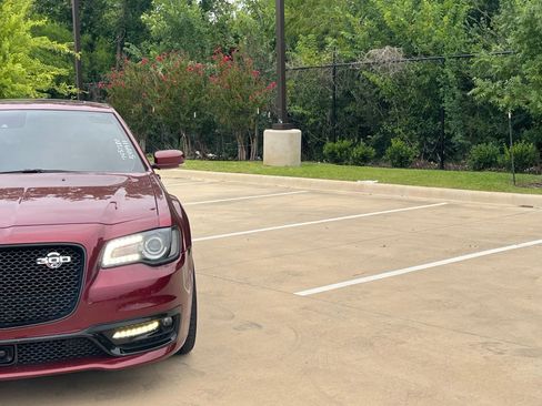 Used 2023 Chrysler 300 C RWD image 3