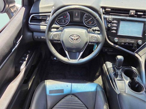 Used 2018 Toyota Camry SE w/ Moonroof Package FWD image 13