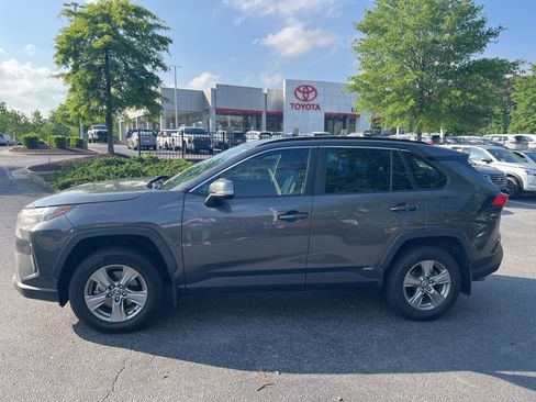 Used 2022 Toyota RAV4 XLE AWD/4WD image 4