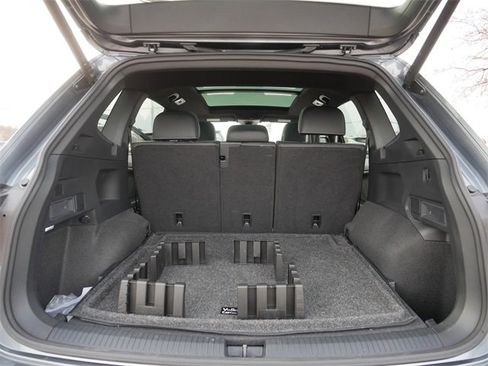 Certified 2024 Volkswagen Tiguan SE R-Line image 18