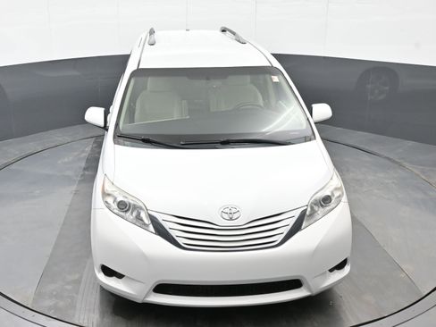 Used 2015 Toyota Sienna LE image 35