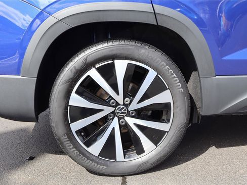 Certified 2023 Volkswagen Taos SE image 11