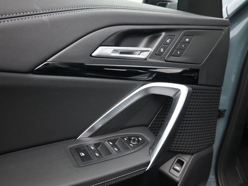 Used 2025 BMW X1 xDrive28i image 9