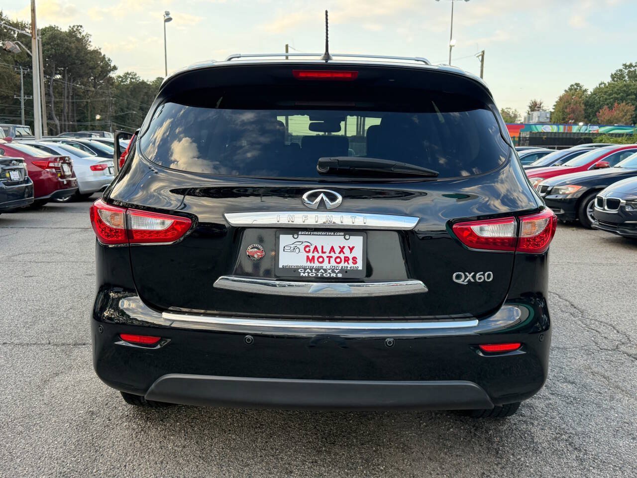 Used 2015 INFINITI QX60 Luxe w/ Deluxe Touring Package AWD/4WD image 3