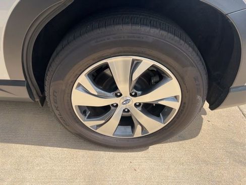 Used 2024 Subaru Ascent Premium w/ Convenience Package image 16