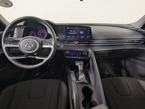 Certified 2022 Hyundai Elantra SEL FWD image 16