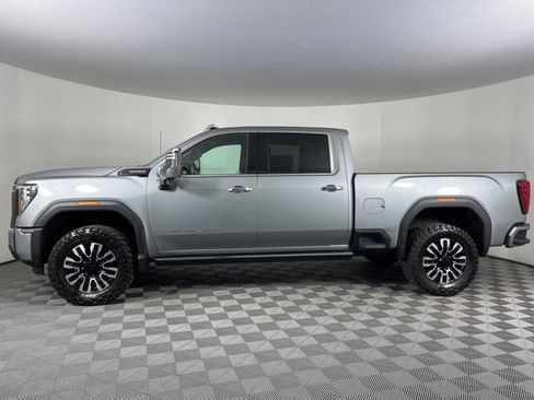Used 2025 GMC Sierra 2500 Denali Ultimate w/ Max Trailering Package image 4