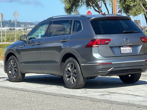 Used 2022 Volkswagen Tiguan SE w/ Panoramic Sunroof Package image 6