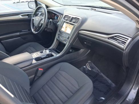 Used 2019 Ford Fusion SE FWD image 26