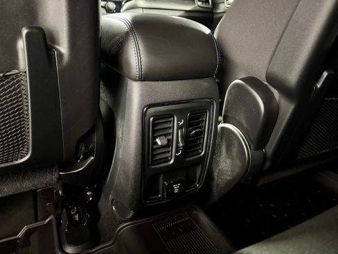 Used 2020 Jeep Grand Cherokee Laredo image 30