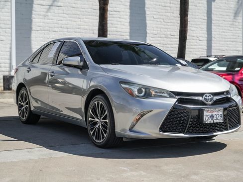 Used 2016 Toyota Camry SE FWD image 5