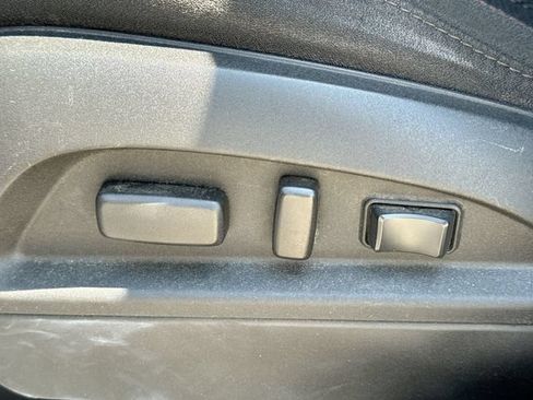 Used 2011 Chevrolet Equinox LT w/ Driver Convenience Package FWD image 12