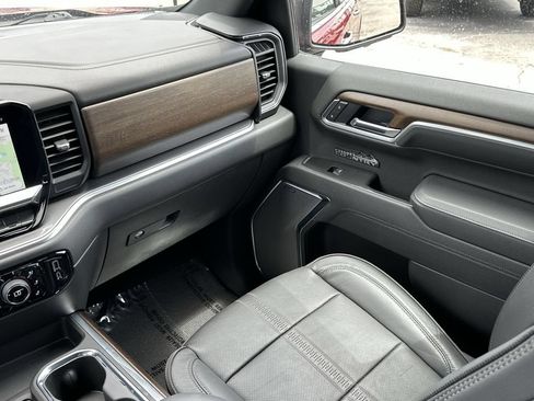 Used 2025 Chevrolet Silverado 1500 High Country w/ Technology Package AWD/4WD image 15