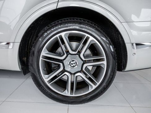 Used 2018 Bentley Bentayga image 61