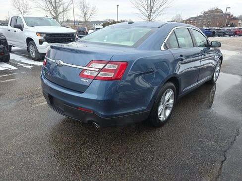 Used 2019 Ford Taurus SEL image 4