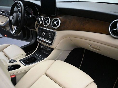 Used 2020 Mercedes-Benz GLA 250 4MATIC image 17