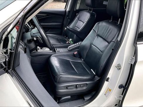 Used 2018 Honda Pilot Touring image 18