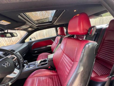 Used 2013 Dodge Challenger SXT image 12