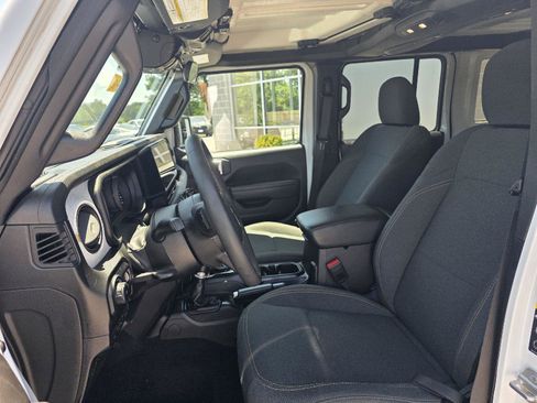 Used 2025 Jeep Wrangler Unlimited Sport AWD/4WD image 9