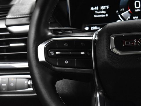 Used 2025 GMC Acadia Elevation image 9