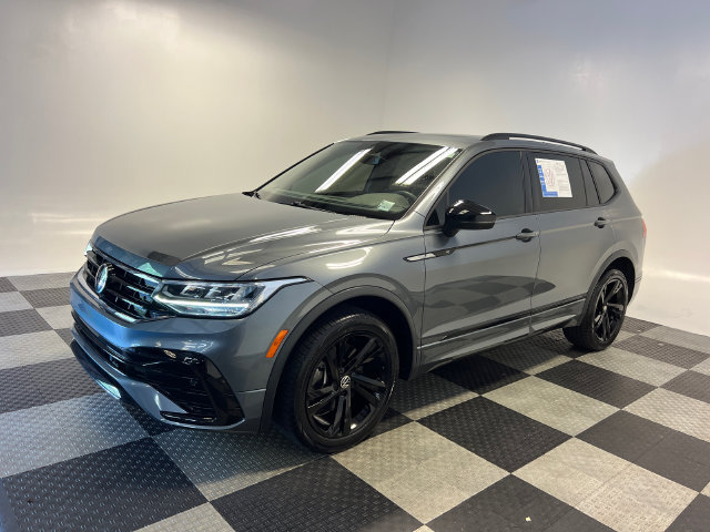 Certified 2023 Volkswagen Tiguan SE R-Line FWD image 3