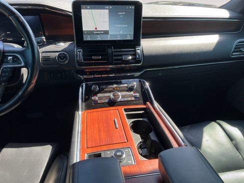 Used 2021 Lincoln Navigator Reserve image 11