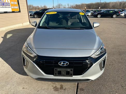 Used 2019 Hyundai Ioniq Plug-In Hybrid image 2