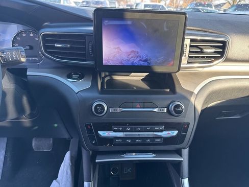 Used 2020 Ford Explorer XLT w/ Equipment Group 202A image 8