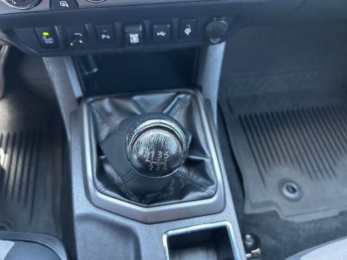 Certified 2022 Toyota Tacoma TRD Off-Road w/ Technology Package AWD/4WD image 15