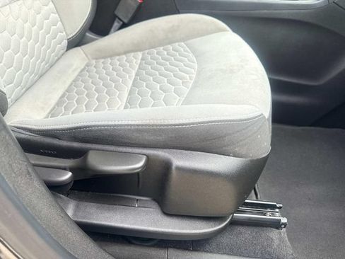 Used 2021 Chevrolet Equinox LS FWD image 15