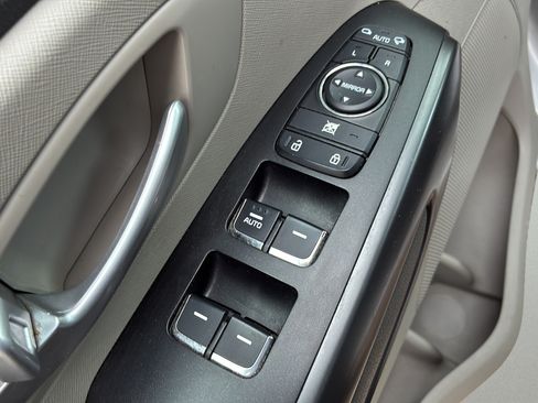 Used 2017 Kia Sedona LX w/ LX Essentials Premium Package FWD image 18