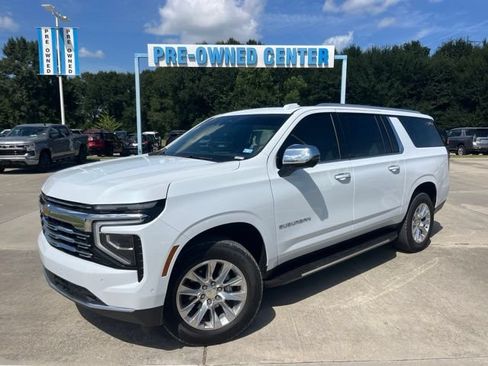Used 2026 Chevrolet Suburban Premier w/ Sun And Tow Package RWD image 2