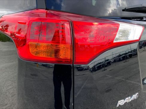 Used 2014 Toyota RAV4 LE FWD image 28