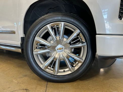 Used 2024 Chevrolet Silverado 1500 High Country image 9