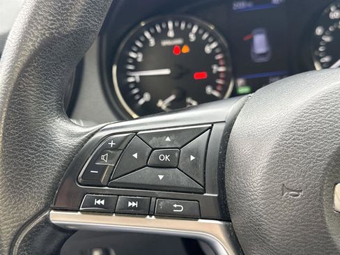 Used 2019 Nissan Rogue S image 23