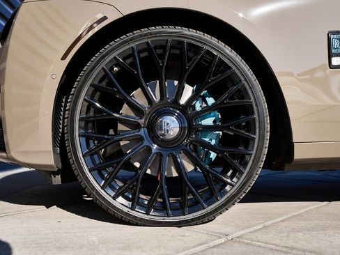 Used 2025 Rolls-Royce Ghost image 3