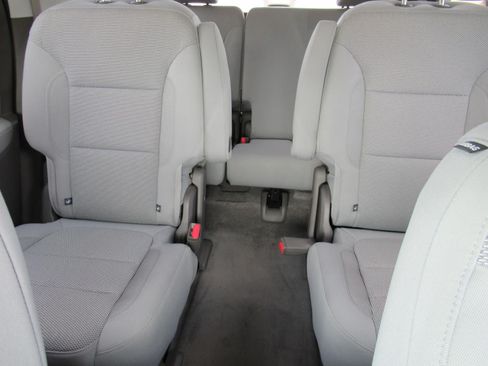 Used 2018 Chevrolet Traverse LT FWD image 37