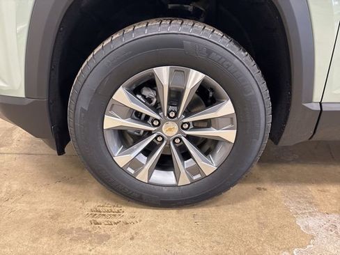 New 2026 Chevrolet Equinox LT w/ Convenience Package II image 11