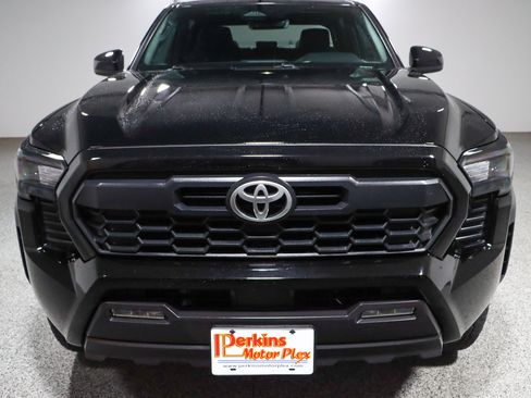 Used 2024 Toyota Tacoma TRD Off-Road AWD/4WD image 4