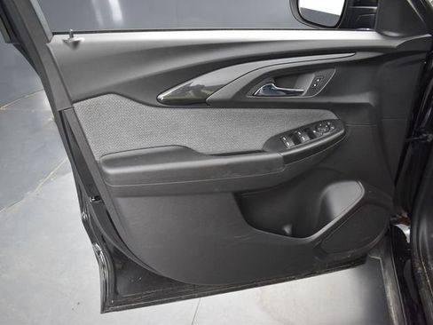 Used 2021 Chevrolet TrailBlazer LT w/ Convenience Package FWD image 14