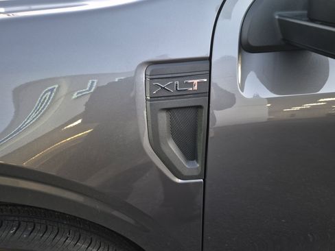 New 2025 Ford Maverick XLT w/ XLT Luxury Package image 9